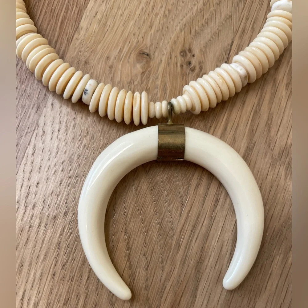 Puka Shell Bead Necklace with Horn Charm - Picture 4 of 4